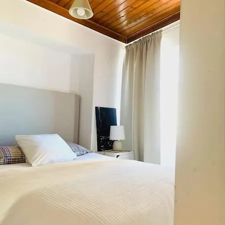 Alfama Location Апартаменты *